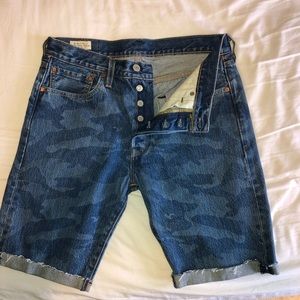 Vintage CAMO Levi’s